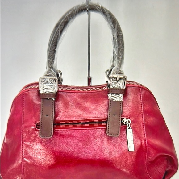 ❣️5/$25 Glossy Red Patent Leather Satchel with Metallic Accents. 🆕 - Picture 4 of 5